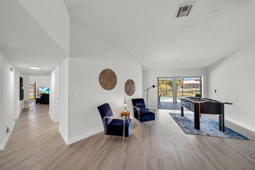 Luxury Waterfront Haven In Cape Coral - Dog-Friendly Escape With Private Pool Βίλα Εξωτερικό φωτογραφία
