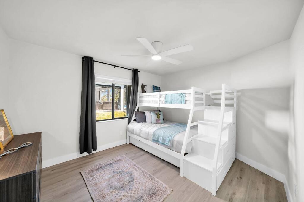 Luxury Waterfront Haven In Cape Coral - Dog-Friendly Escape With Private Pool Βίλα Εξωτερικό φωτογραφία