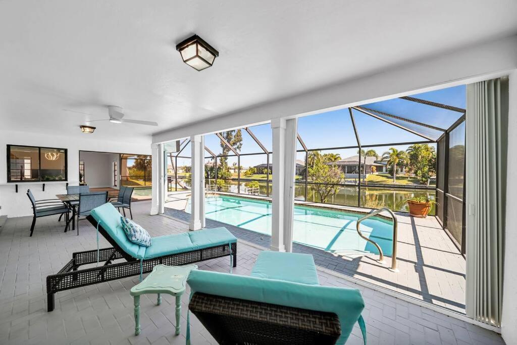 Luxury Waterfront Haven In Cape Coral - Dog-Friendly Escape With Private Pool Βίλα Εξωτερικό φωτογραφία