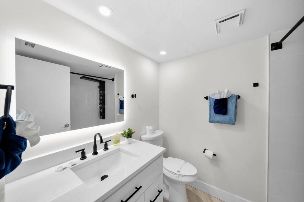Luxury Waterfront Haven In Cape Coral - Dog-Friendly Escape With Private Pool Βίλα Εξωτερικό φωτογραφία