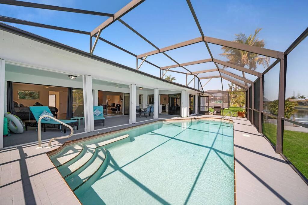 Luxury Waterfront Haven In Cape Coral - Dog-Friendly Escape With Private Pool Βίλα Εξωτερικό φωτογραφία