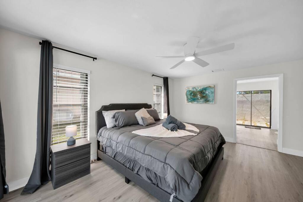 Luxury Waterfront Haven In Cape Coral - Dog-Friendly Escape With Private Pool Βίλα Εξωτερικό φωτογραφία